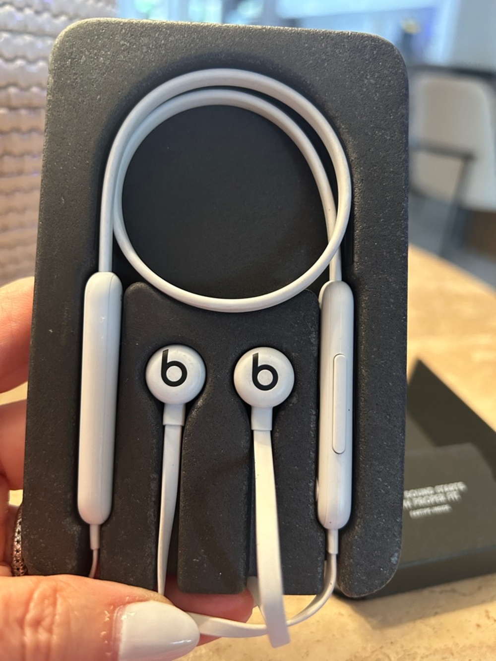 Beats Flex Wireless Earphones - White - Picture 6 of 8